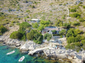 Secluded fisherman's cottage Cove Spiljice, Brac - 17031, Selca